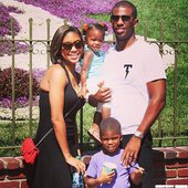 Chris Paul全家造訪迪士尼樂園
