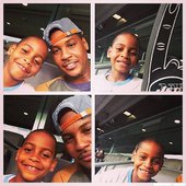 Carmelo Anthony帶兒子到現場欣賞美式足球比賽