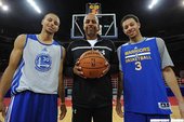 Stephen與Seth Curry兩兄弟和爸爸Dell Curry