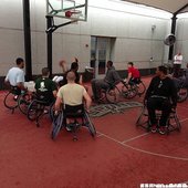 馬刺公益活動，與傷殘軍人打輪椅籃球