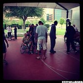 馬刺公益活動，與傷殘軍人打輪椅籃球