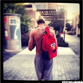 JaVale McGee背芝麻街背包