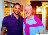 Deron Williams與前美國總統柯林頓合影