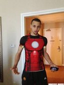 Steph Curry化身鋼鐵人