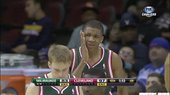 公鹿新秀Giannis Antetokounmpo的巨大手掌清晰版