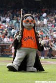 Lou Seal 扮成絕地武士
