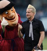Swinging Friar 和 Green Day 鼓手 Tre' Cool