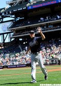 緩緩步入球場的 Chipper Jones