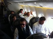 在水手隊飛機上搞笑的川崎