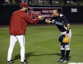 川崎宗則和齋藤隆場下互動