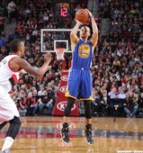 Stephen Curry兩季三分球數破紀錄