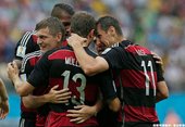 德國隊慶祝Thomas Müller進球