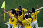 隊友包圍大英雄James Rodríguez