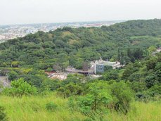B35-IMG_0058-從觀景涼亭俯瞰鰲峰山公園管理中心.JPG