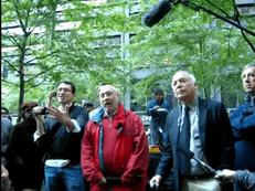 joseph-stiglitz-was-at-occupy-wall-street-yesterday-and-he-looked-like-he-was-having-a-great-time