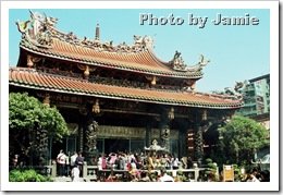 龍山寺前殿