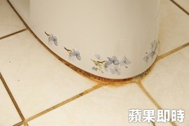 馬桶黃尿垢　這招不須用力刷2.jpg