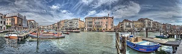 Canal_Grande_-_Venice,_Italy_-_April_18,_2014_04