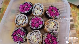 2023.01.21-花壽司。火龍果青花菜、雞蛋紅藜麥香鬆.jpg