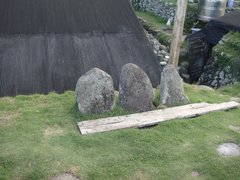 靠背石