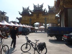 東隆宮前門