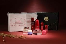 momo X SHISEIDO資生堂國際櫃「Beauty Box美妝禮盒」1/1奢寵開賣！品牌巨星小紅瓶、日韓爆紅資生堂奇蹟露、爆水小紅霜