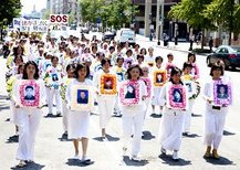 2010-7-24-falun-gong-dc-parade-720-1-05--ss.jpg