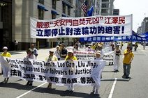 2010-7-24-falun-gong-dc-parade-720-1-04--ss.jpg