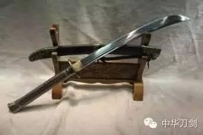 朴刀「太平刀」出現於宋代為一種長而寬的鋼刀，可以裝在木柄上也