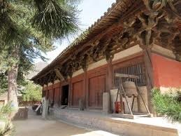 佛光寺位於山西省五台縣（857年）是現存第二古老的木結構建築