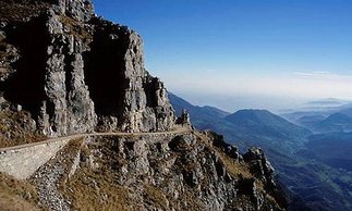 Taroko-Gorge-Road-Taiwan.jpg