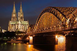 250px-Koln-Night-GavinCato.jpg