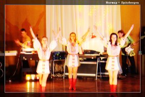 Spitsbergen_barentsburg dance1.jpg