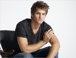 Pretty-little-liars-Toby-pretty-little-liars-tv-show-31378147-390-295.jpg