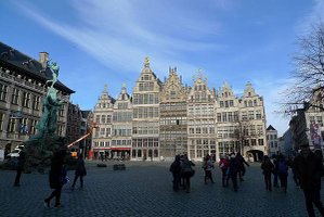 Stadhuis van Antwerpen廣場旁