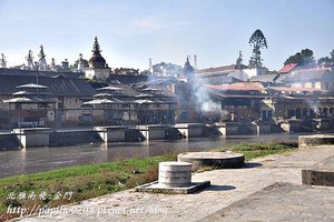 帕素帕蒂納廟(Pashupatinath)與巴格馬提河(Bagmati River)畔的火葬