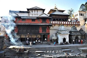 帕素帕蒂納廟(Pashupatinath)與巴格馬提河(Bagmati River)畔的火葬