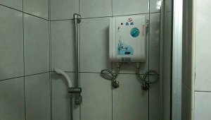 鑫威即熱式電熱水器