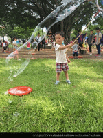 泡泡活動小孩子玩泡泡(泡泡水效果示範照片)