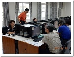 圖4.桃三區老師努力學習系統操作及運用。