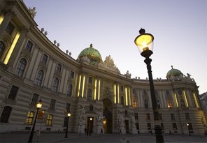 vienna-hofburg-009-sb10063412b-001-ga.jpg