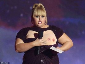 Rebel Wilson a fake double-nipple 2