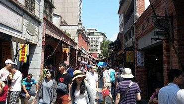 黃昏市場.假日市集的攤販、店家服務銷售從業人員，可加入台北市