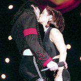 michael-jackson-et-lisa-marie-presley-2631164_1350.jpg