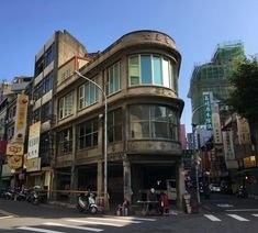 日美堂靴鞄店非歷史建築，民眾私人所有，文化局沒有相關法規限制