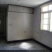 1F後側往原本廚房(現要改成廁所)