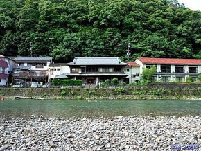 40川湯溫泉大塔川畔望龜屋旅館.jpg