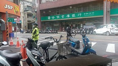 [新北美食]受中和當地鄉民喜愛的店家豪記燒臘，排隊的人潮成為