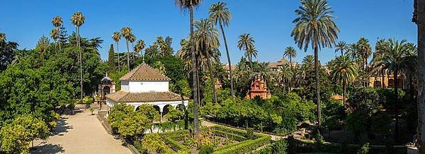 1200px-Sevilla_Alcazar_03.jpg