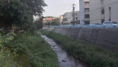 [桃園旅遊]中山親子公園沿著荖坑溪步道而成立， 畸零地綠地的